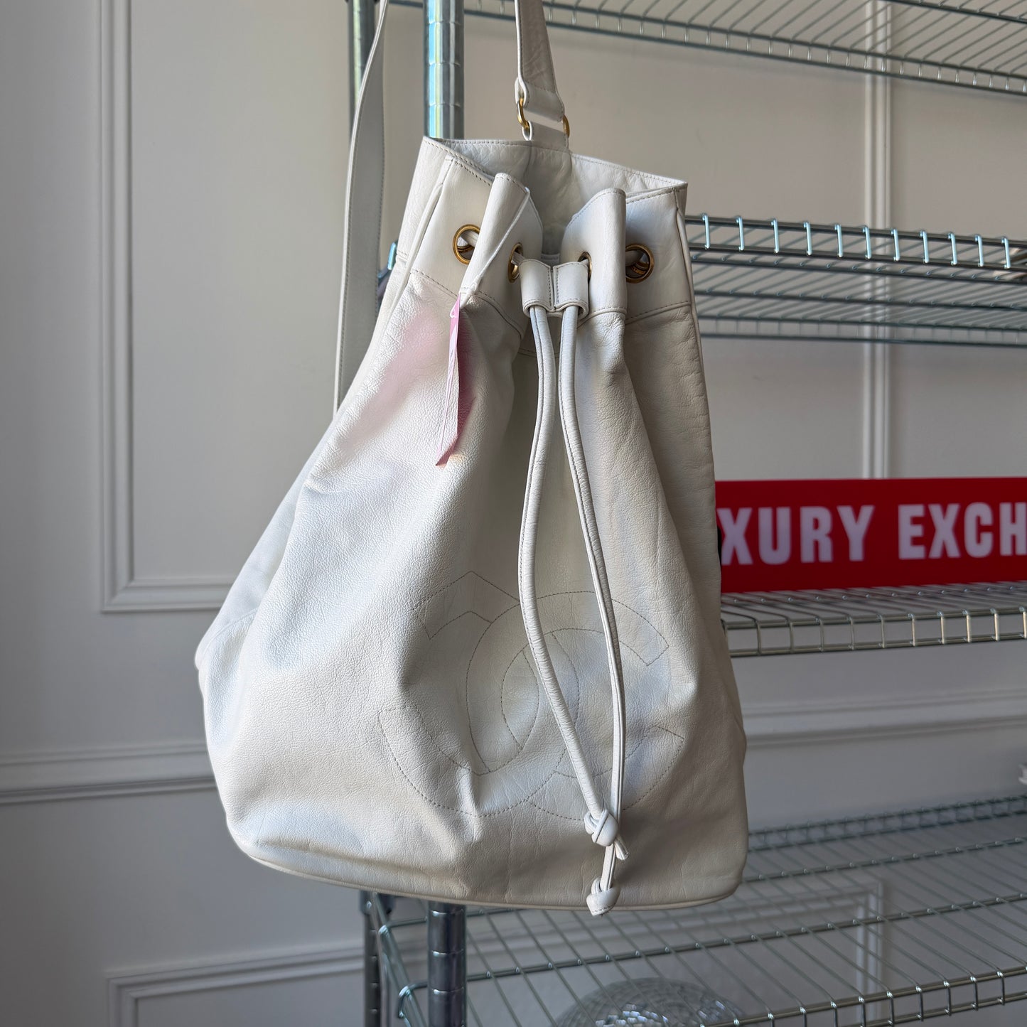 Pre-Owned White Lambskin Leather Bucket Bag Backpack