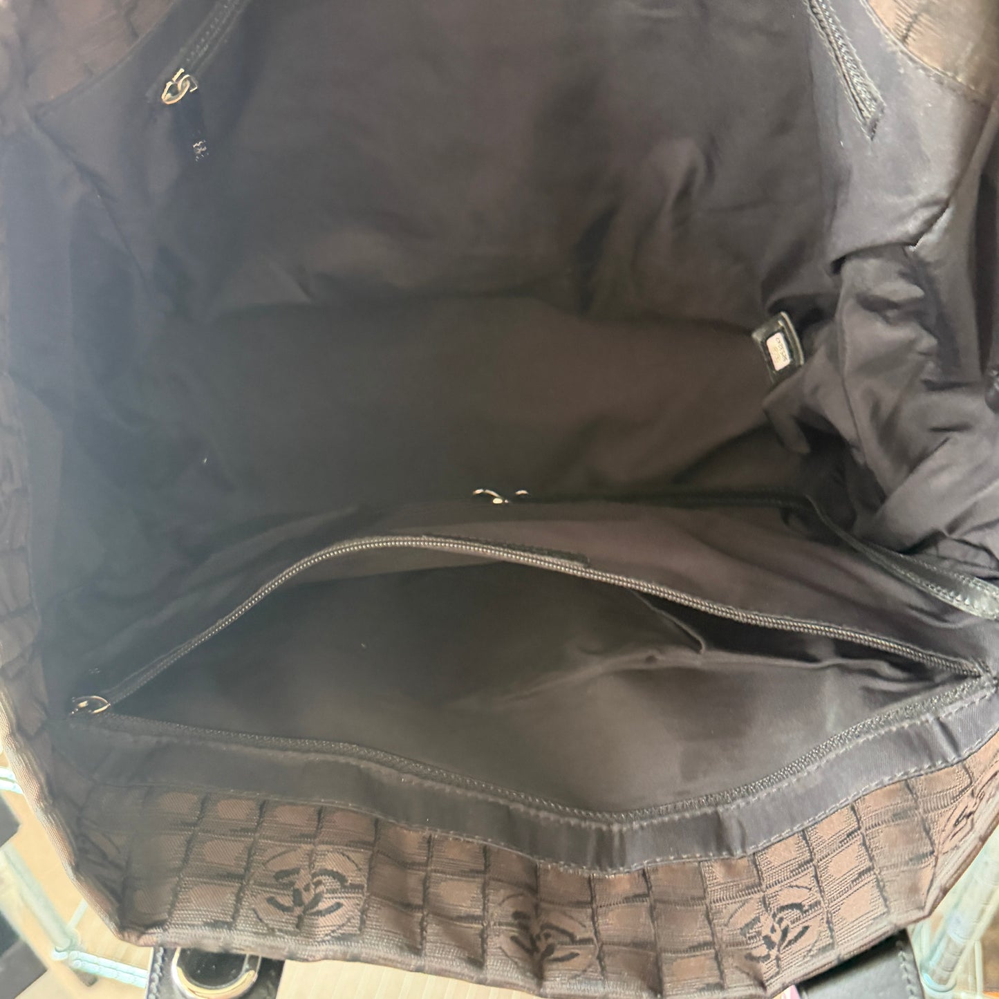 Pre-Owned Black Travelline Nylon Shopper Tote w/Pouch