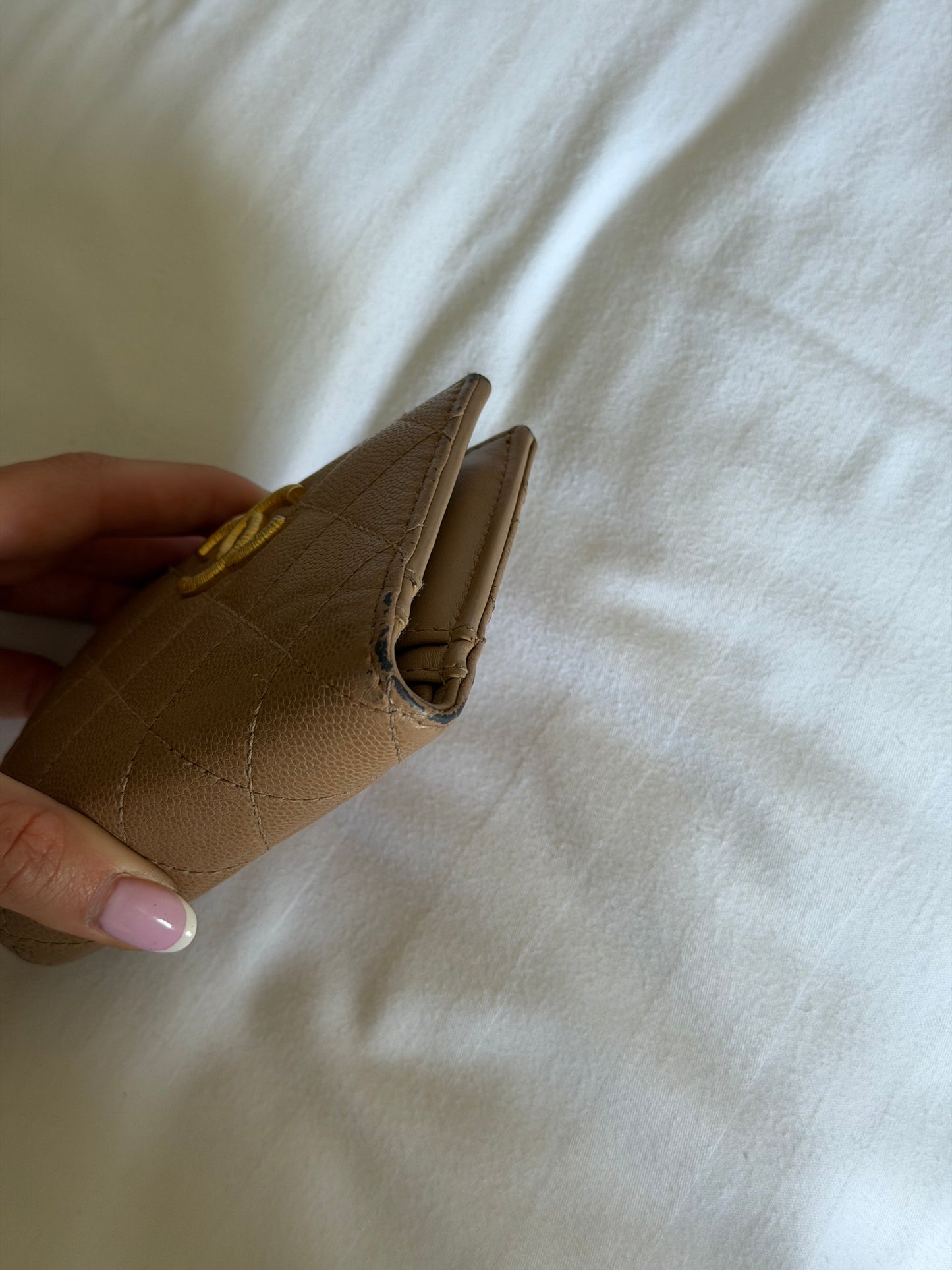 Pre-Owned Beige Caviar Leather Wallet