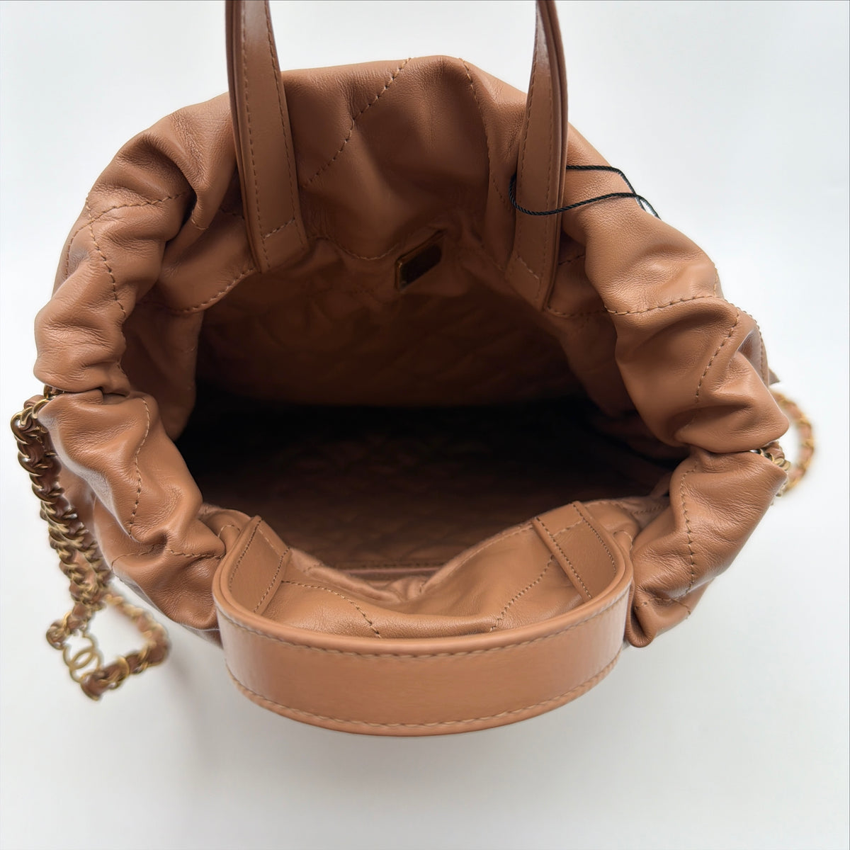 Pre-Owned Beige Fonce '22' Shiny Lambskin Leather Backpack