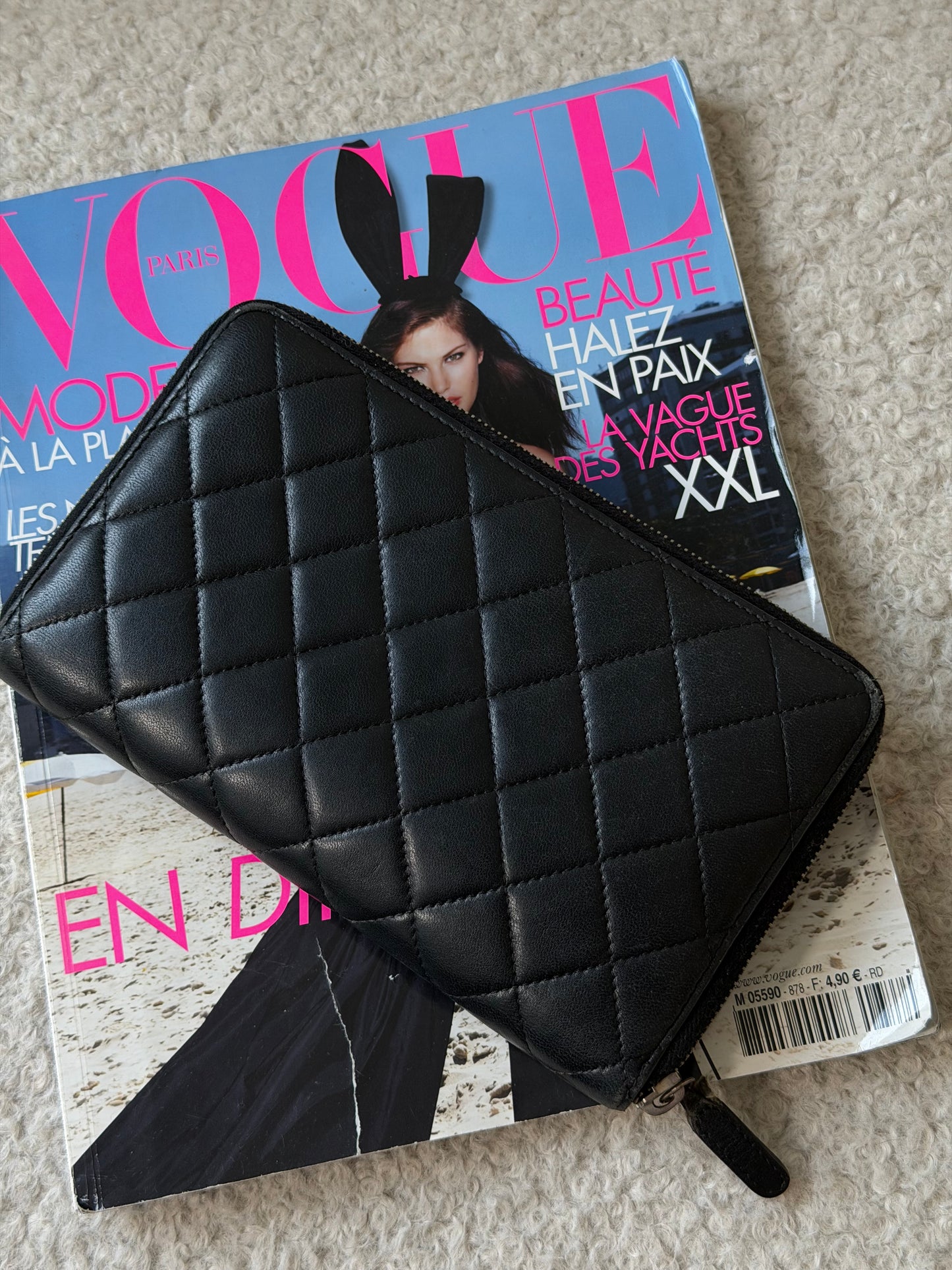 Pre-Owned Black Matelassé Lambskin Zip Wallet