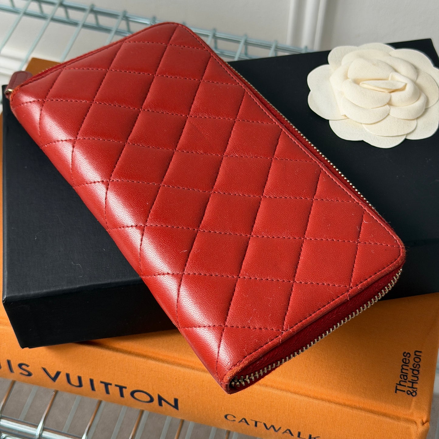 Pre-Owned Red Matelassé Lambskin Leather Zip Wallet