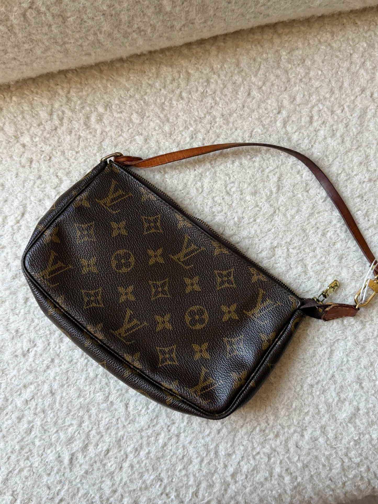 Pre-Owned LV Monogram Canvas Pochette Accessoires Shoulder Bag