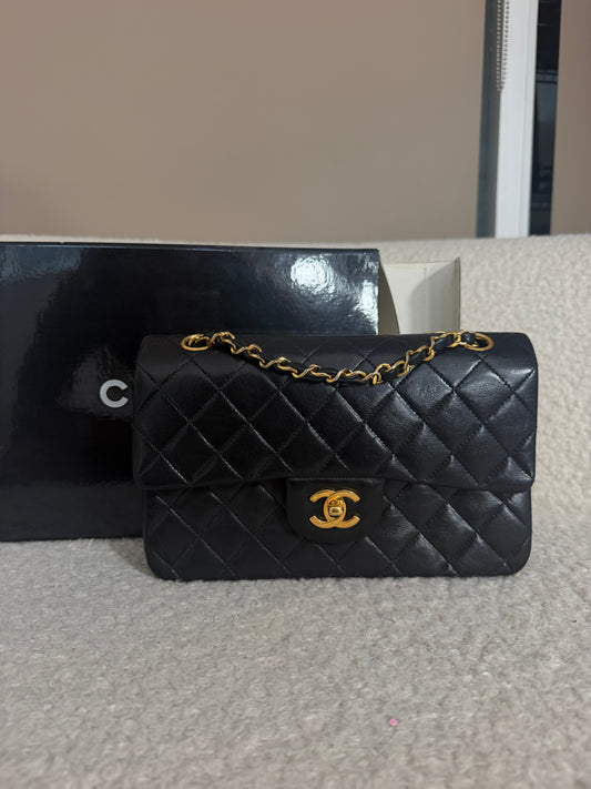 Pre-Owned Black Matelassé Lambskin Leather Small Classic Flap