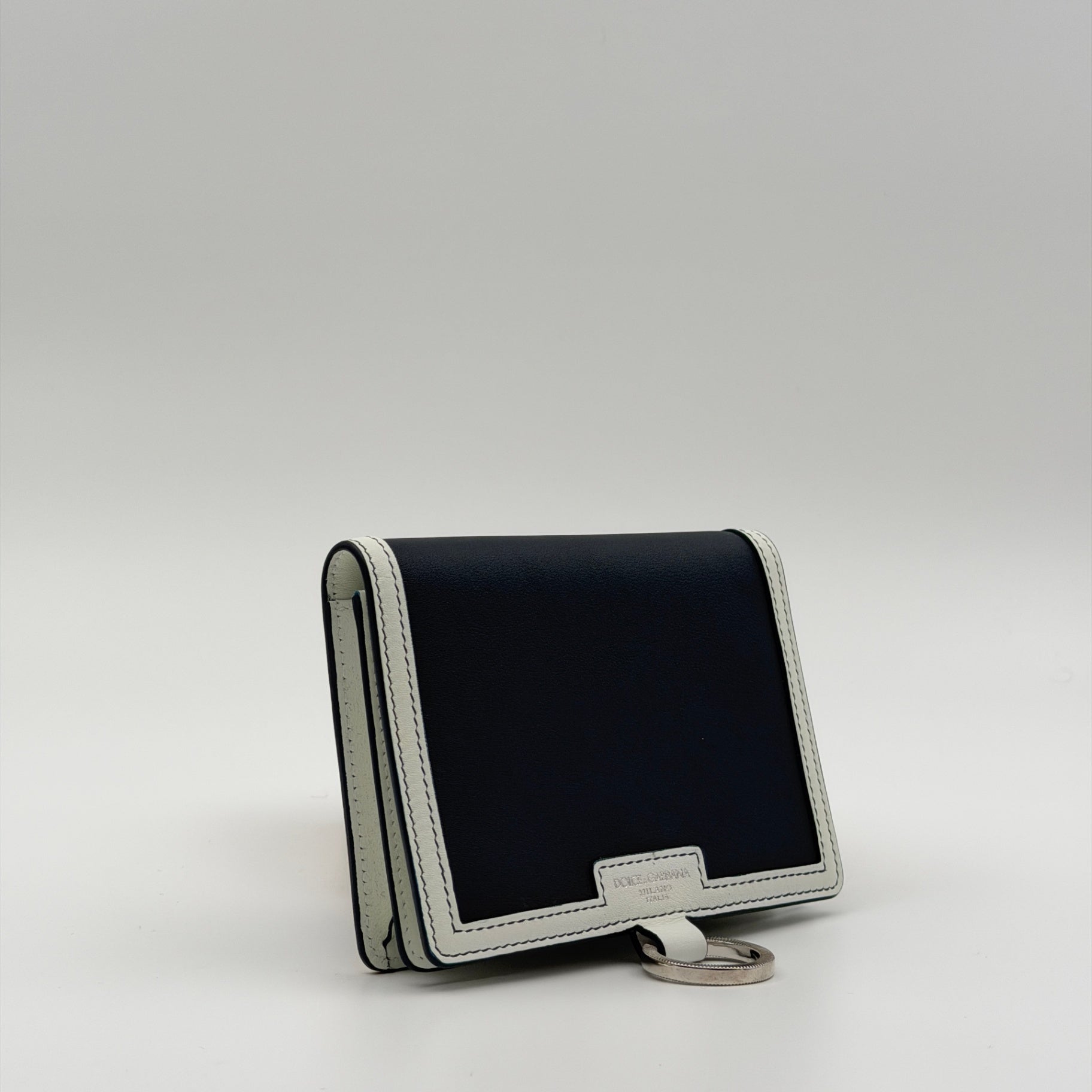 Pre-Owned Navy/White Leather Wallet on Strap