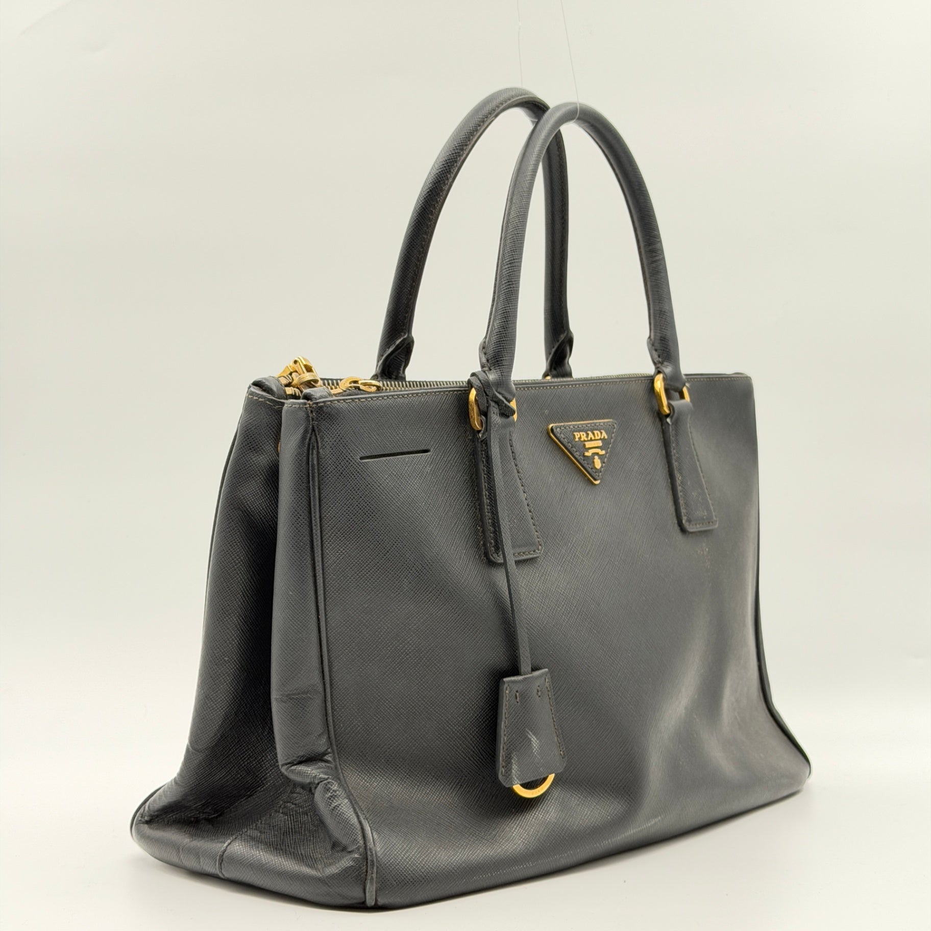 Pre-Owned Black Saffiano Leather Galleria Medium