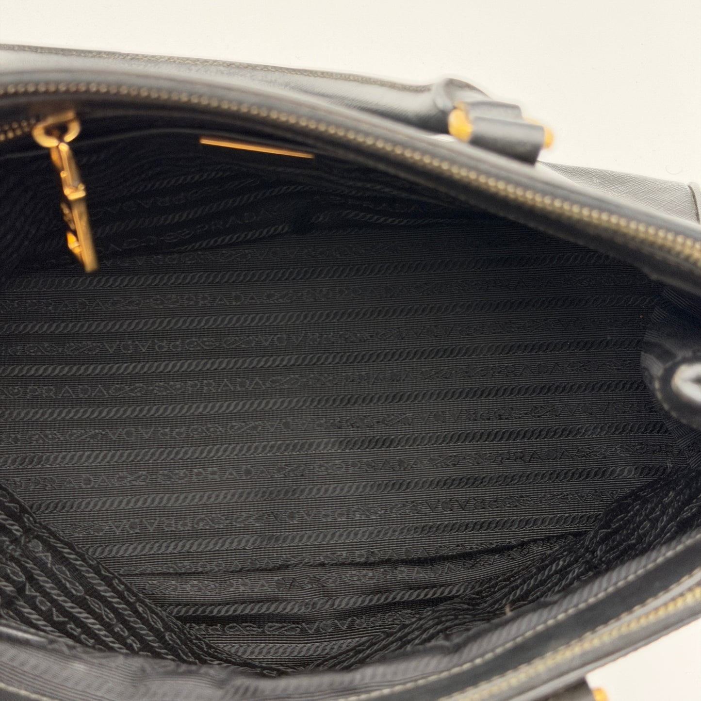 Pre-Owned Black Saffiano Leather Galleria Medium