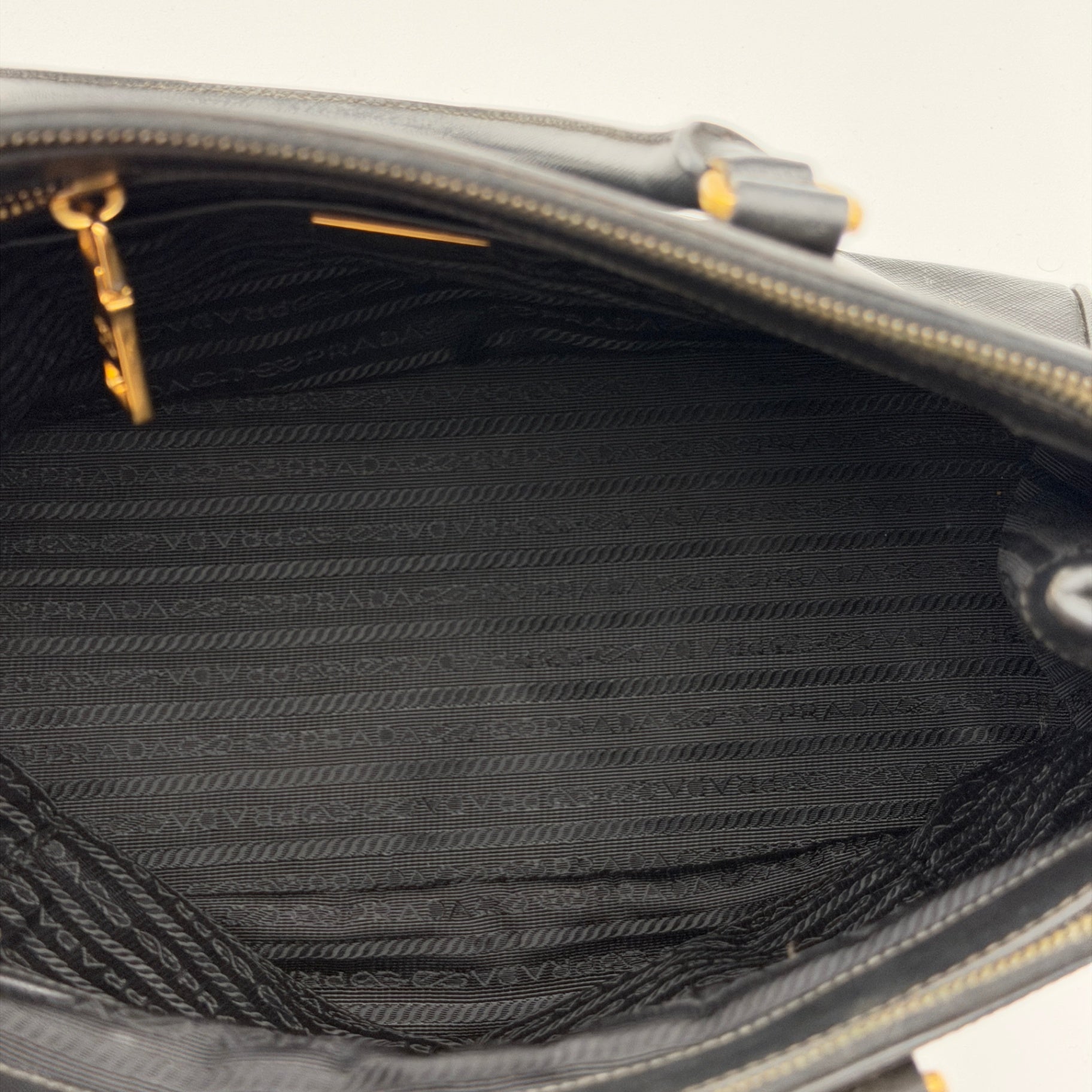 Pre-Owned Black Saffiano Leather Galleria Medium
