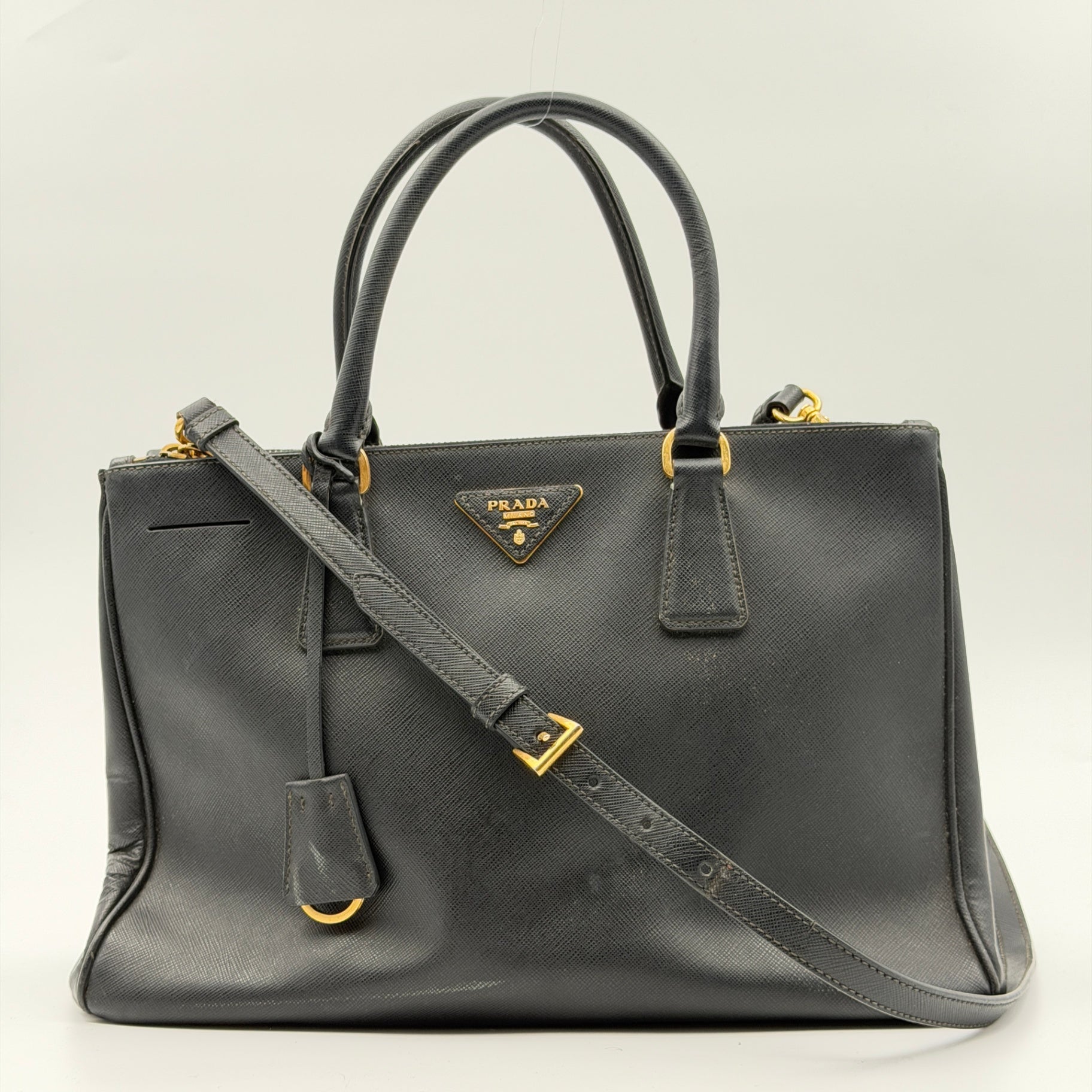 Pre-Owned Black Saffiano Leather Galleria Medium