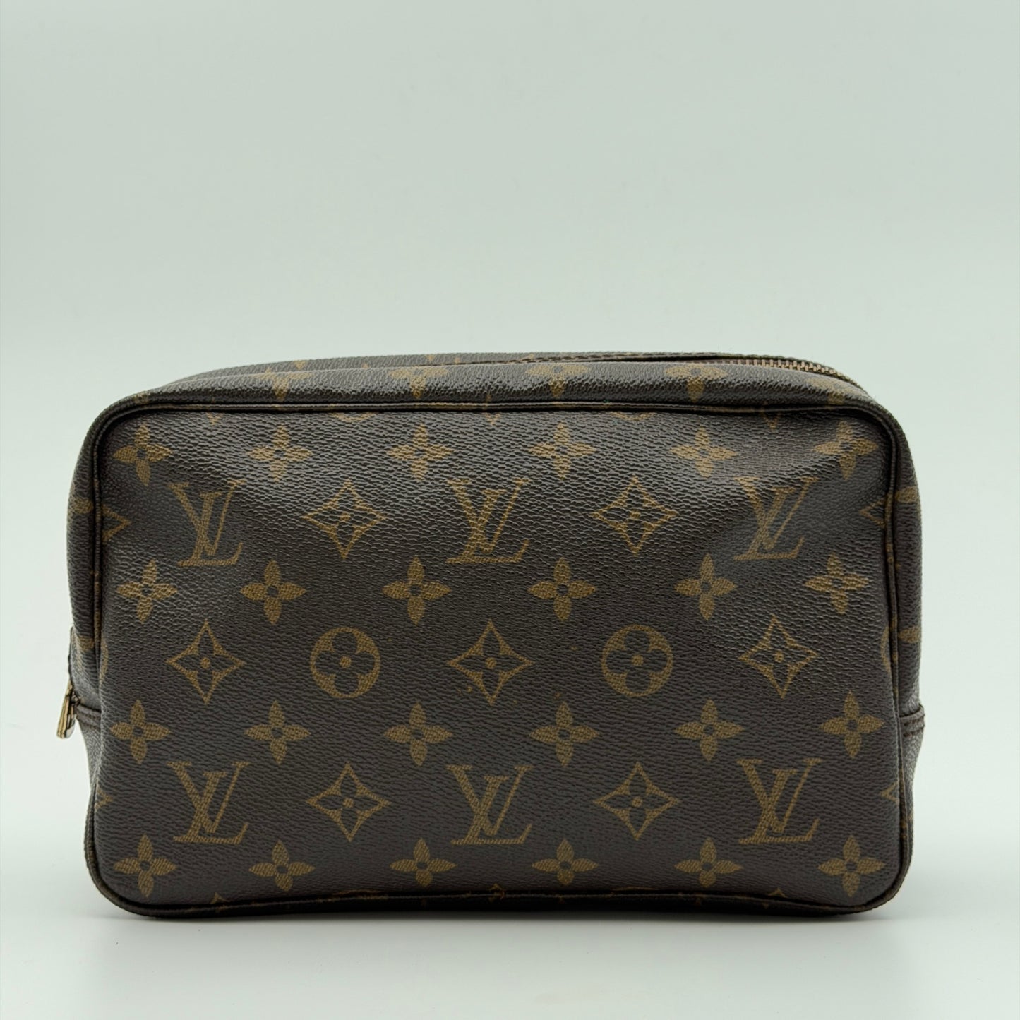 Pre-Owned LV Monogram Canvas Trousse 23 Toiletry Bag