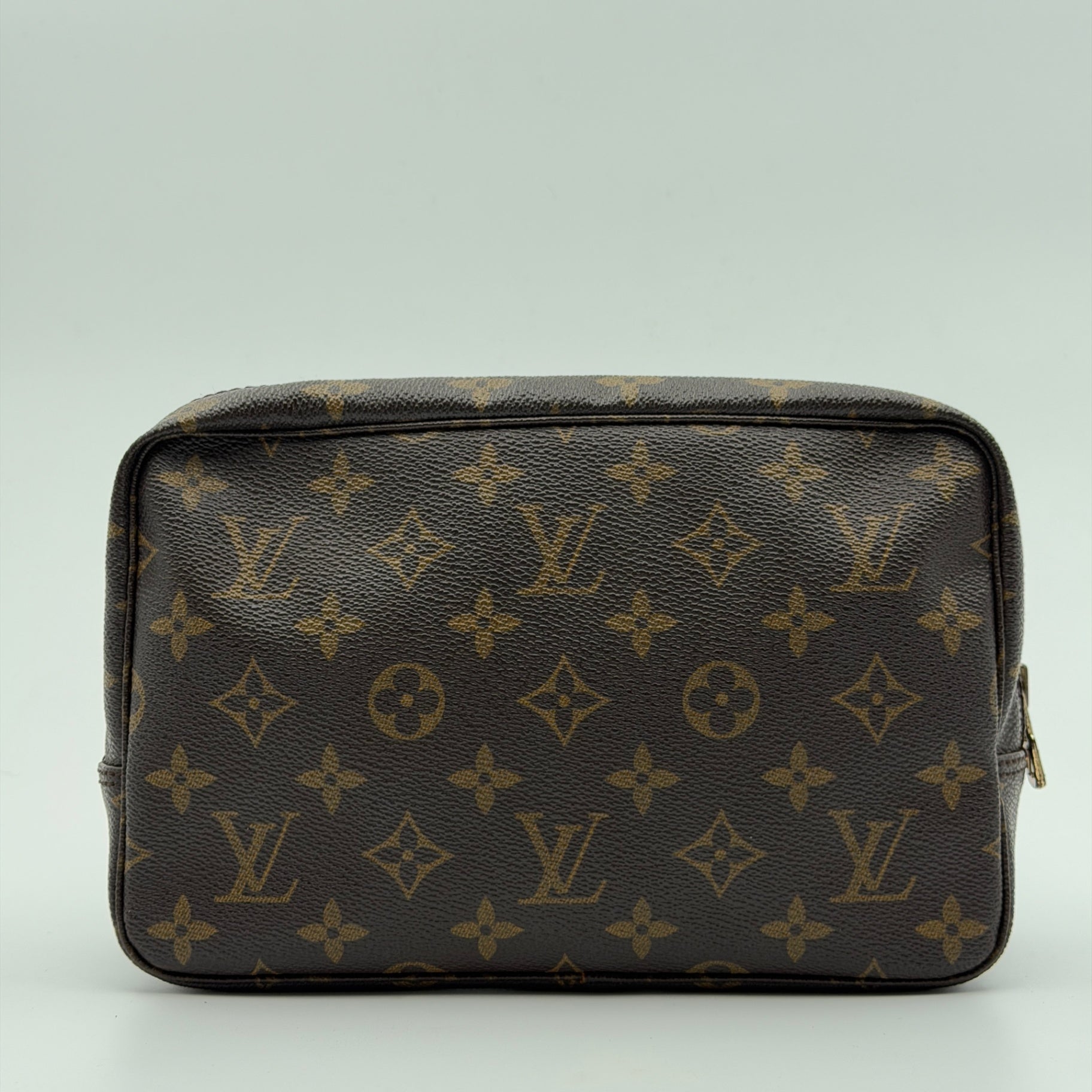 Pre-Owned LV Monogram Canvas Trousse 23 Toiletry Bag