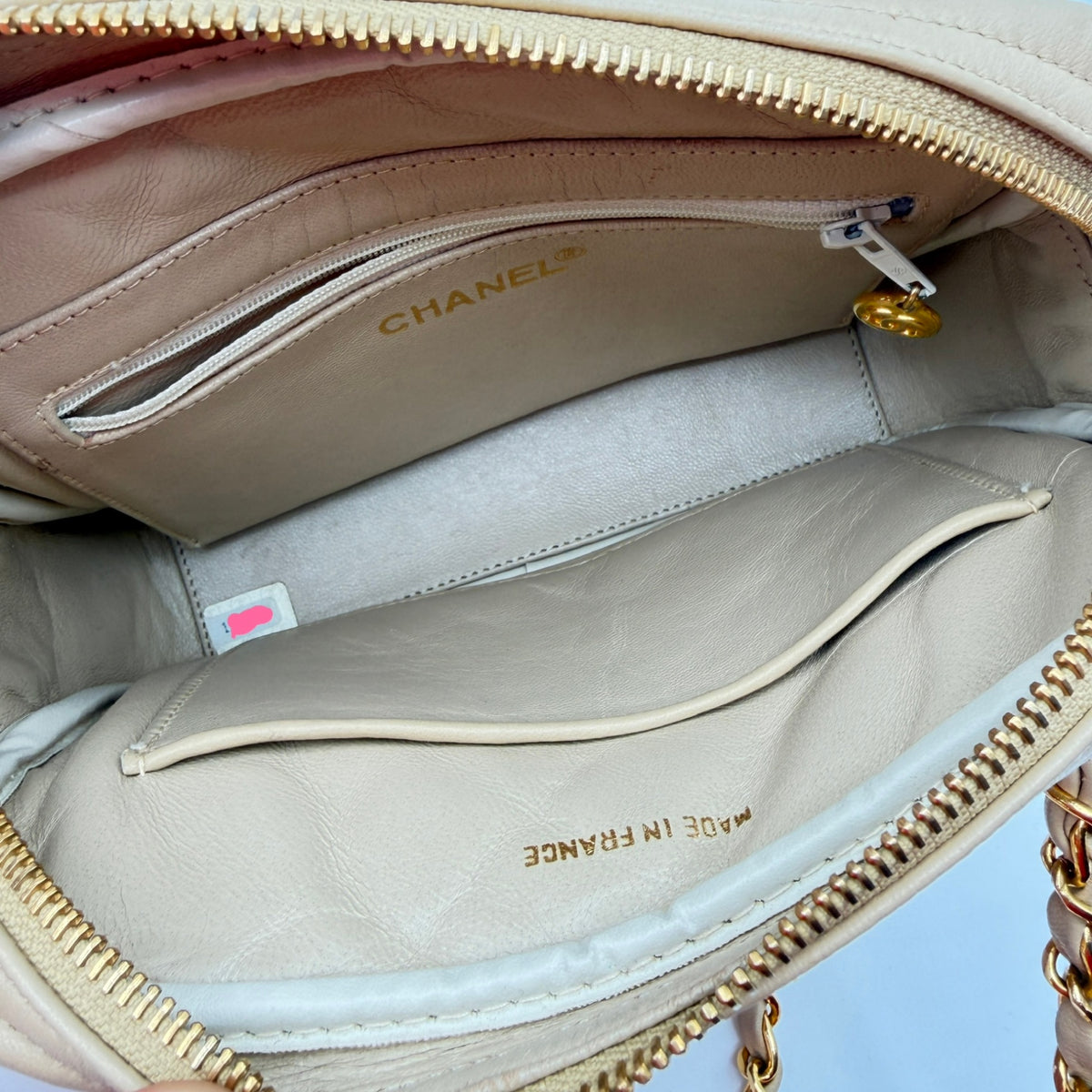 Pre-Owned Beige Matelassé Lambskin Leather Camera Bag