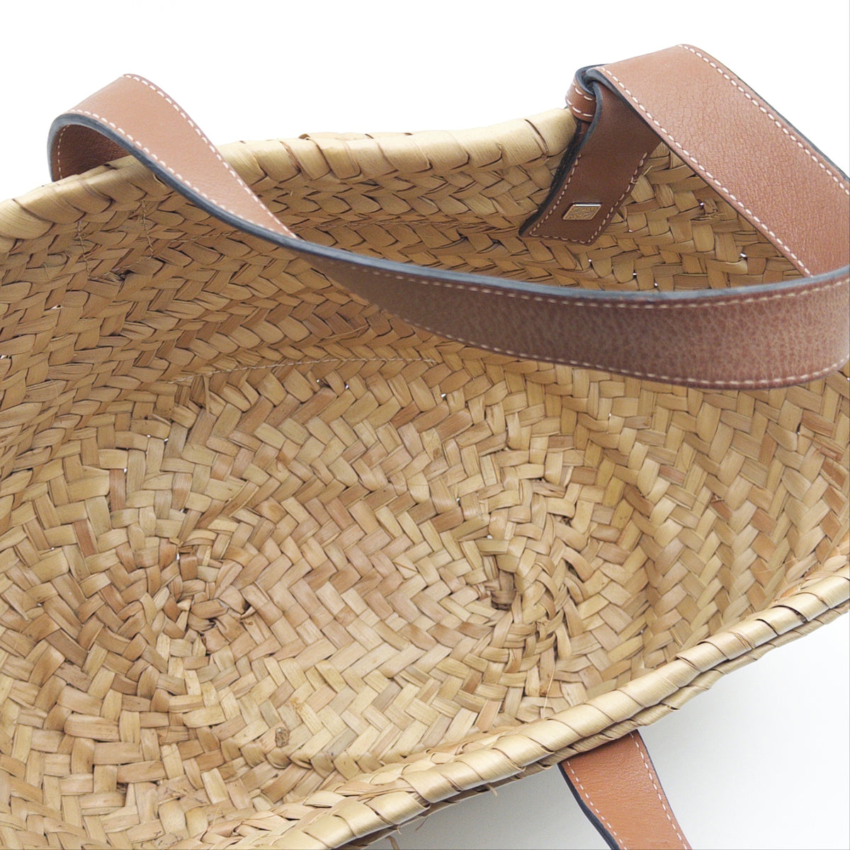 Pre-Owned Tan/Beige Raffia Basket Bag