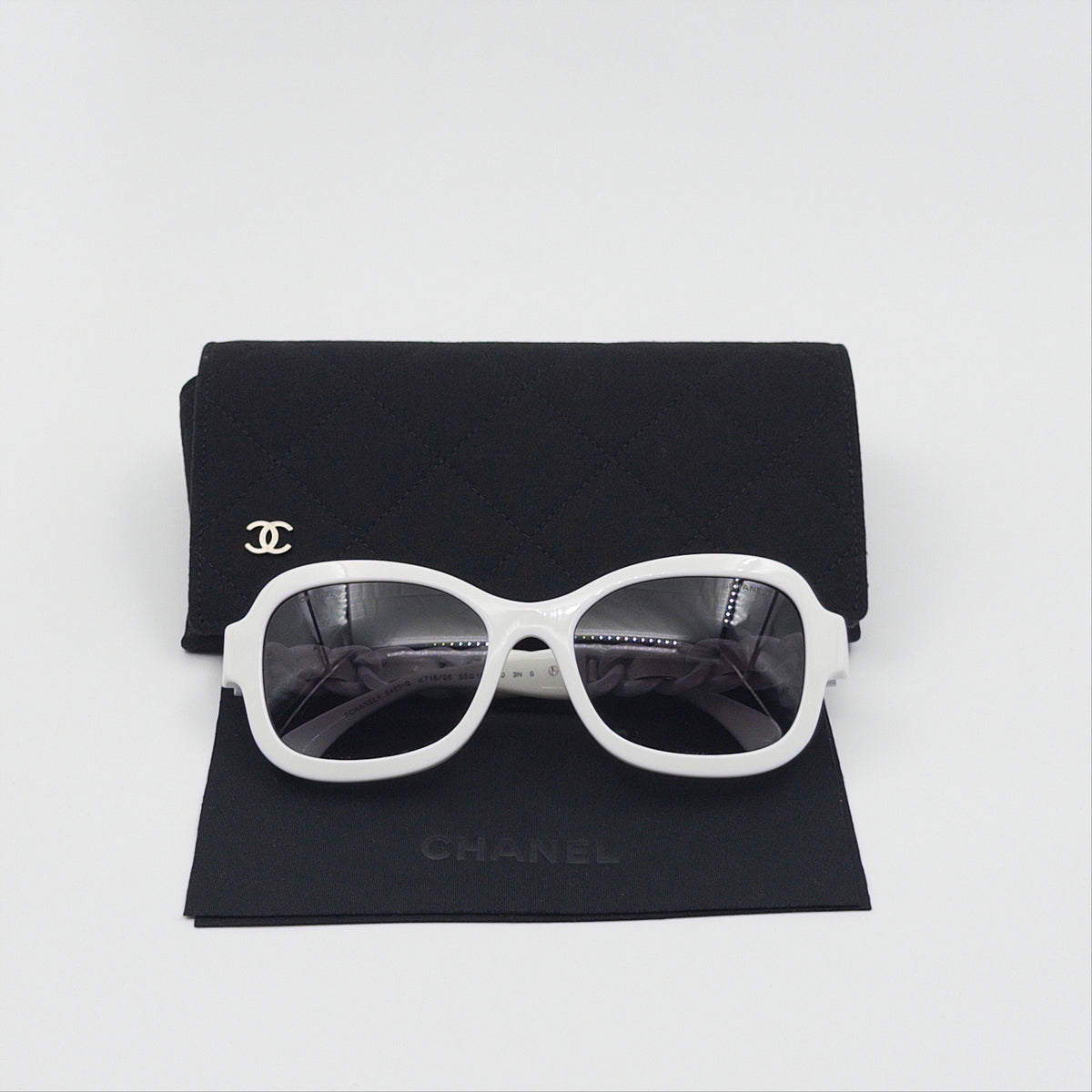 Pre-Owned White Chain Detail Sunglasses
