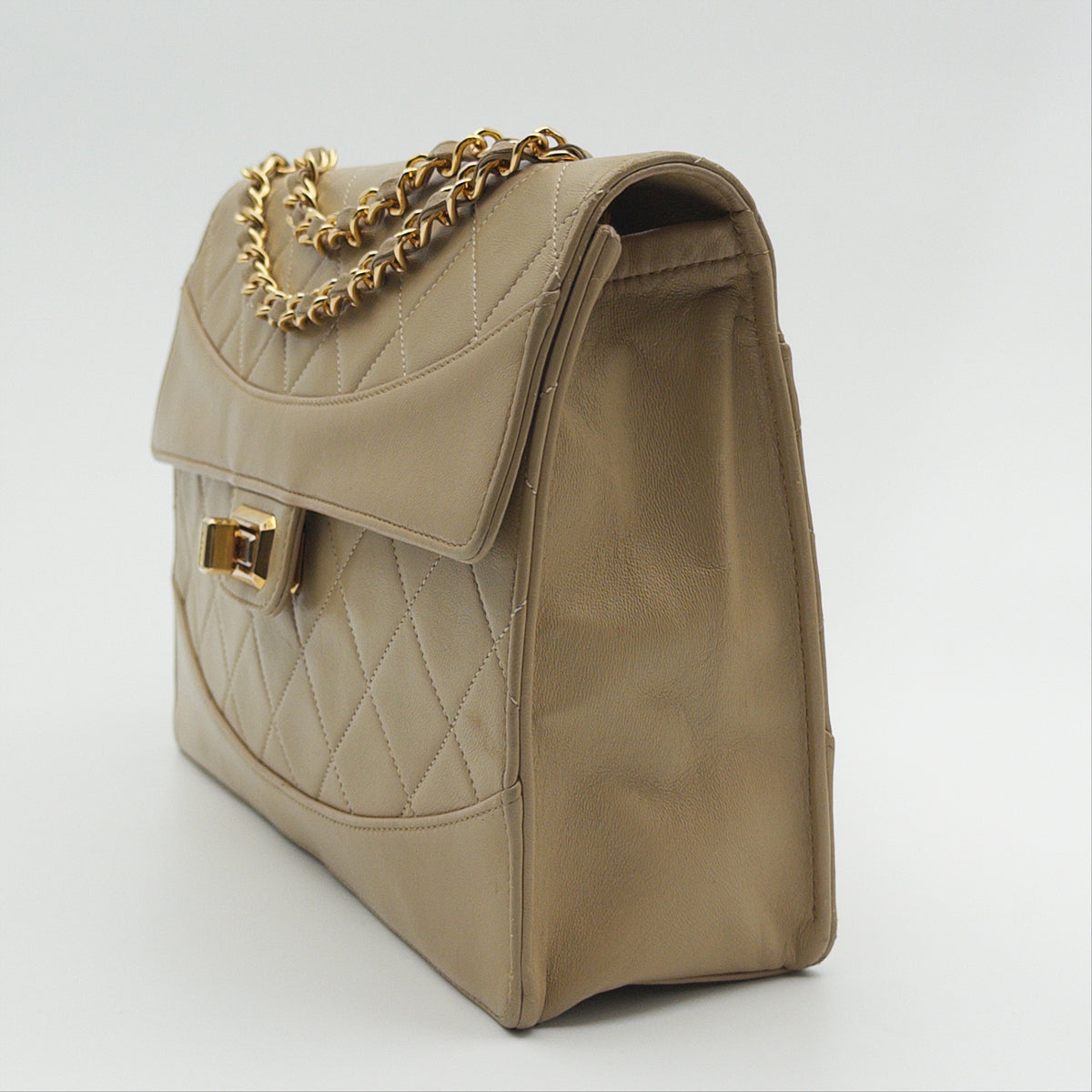 Pre-Owned Beige Lambskin Single Flap Shoulder Bag