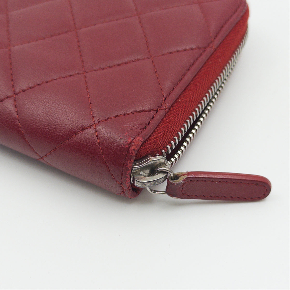 Pre-Owned Red Lambskin Leather Zip Wallet