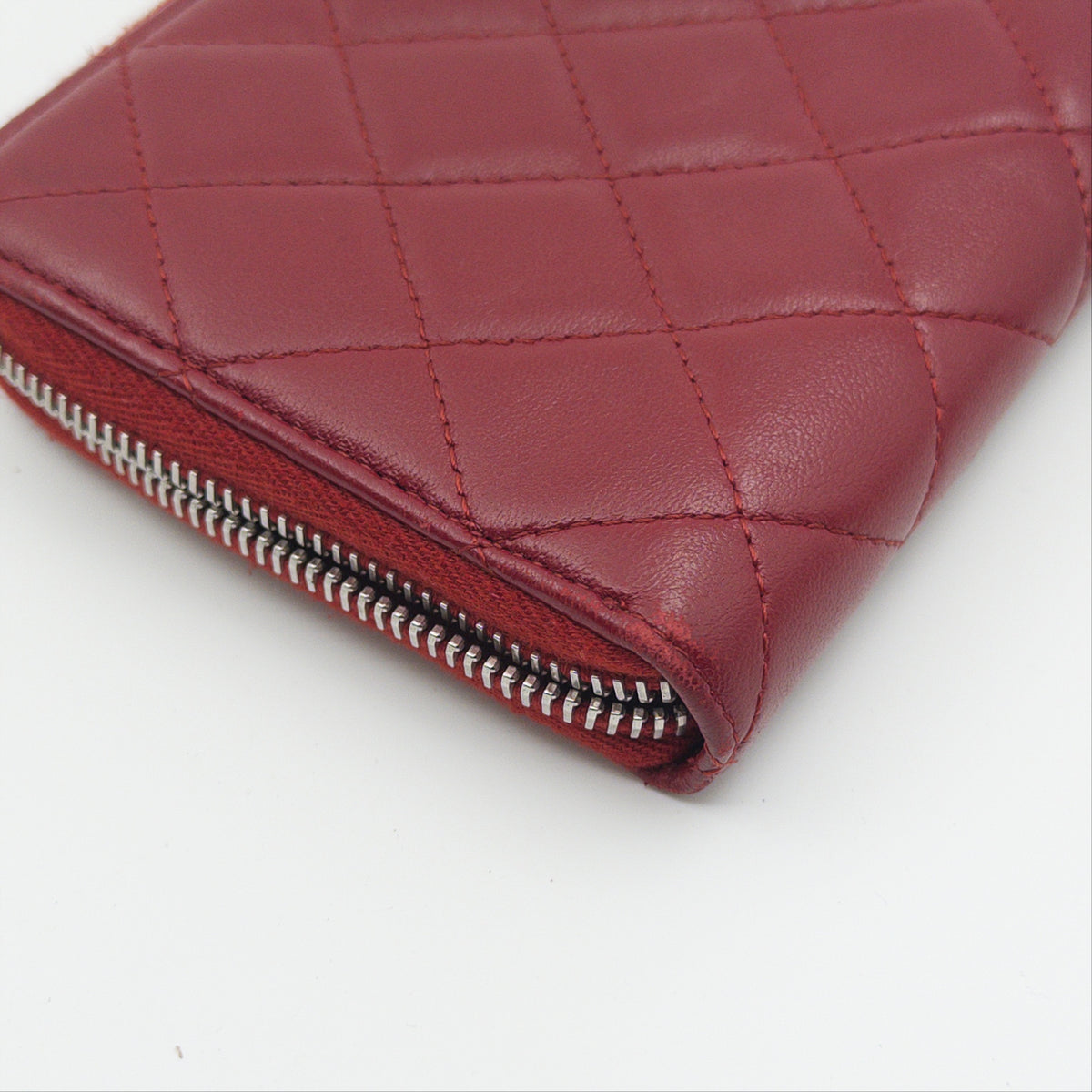 Pre-Owned Red Lambskin Leather Zip Wallet