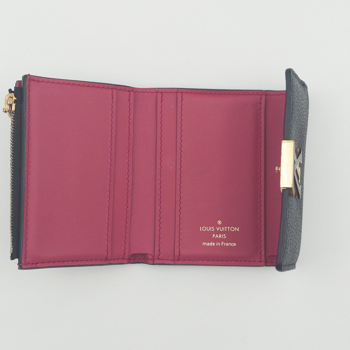 Pre-Owned Black Capucines Leather Wallet