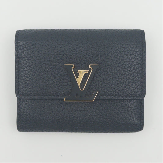 Pre-Owned Black Capucines Leather Wallet