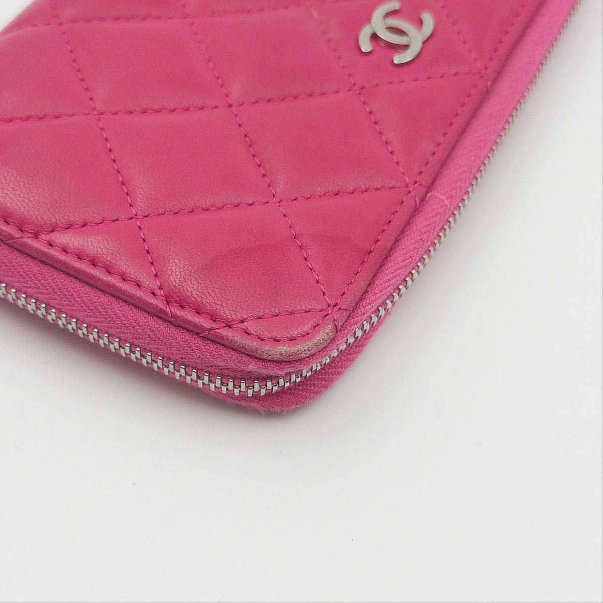 Pre-Owned Hot Pink Matelassé Lambskin Leather Zip Wallet