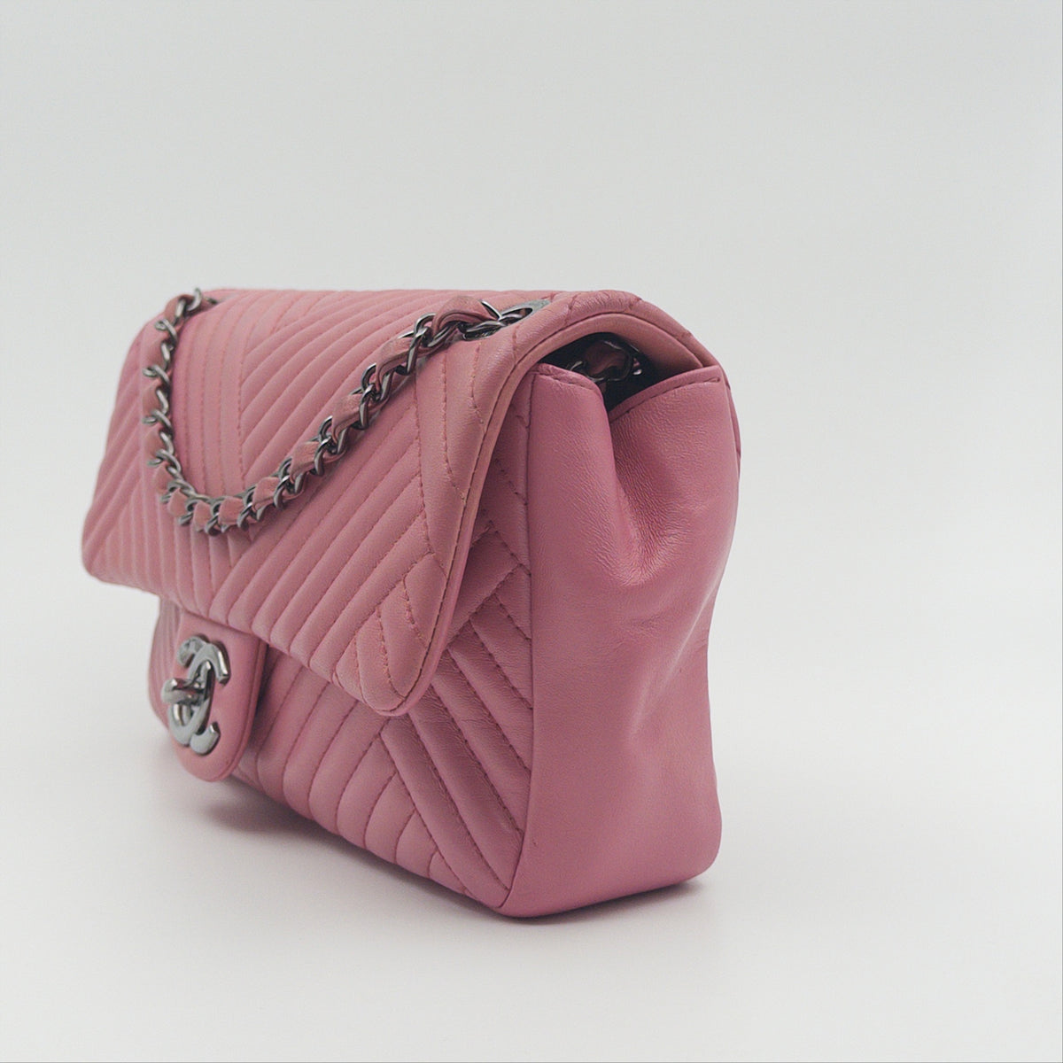 Pre-Owned Baby Pink Diagonal Quilted Lambskin Leather Single Flap Shoulder Bag