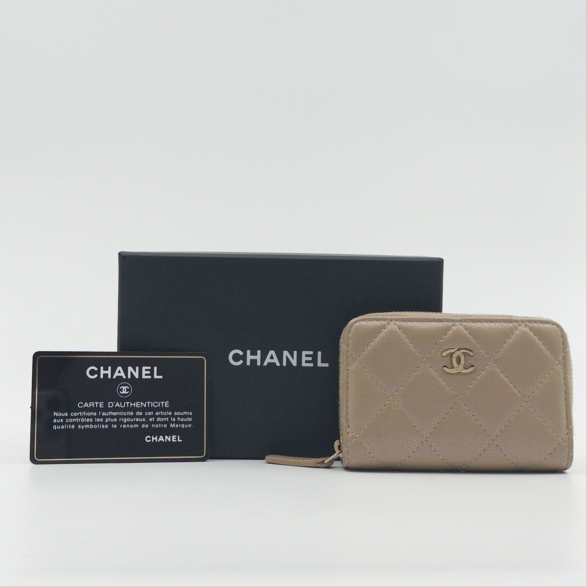 Pre-Owned Beige Caviar Leather Zip Wallet