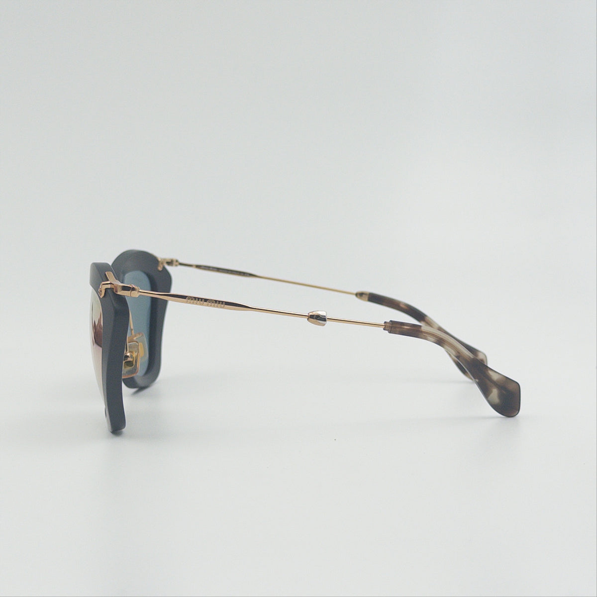 Pre-Owned Black/Gold Sunglasses