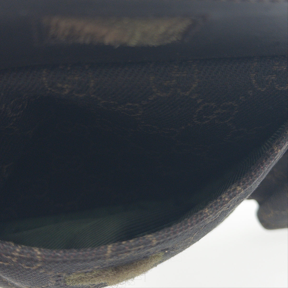 Pre-Owned Black GG Canvas Belt Bag