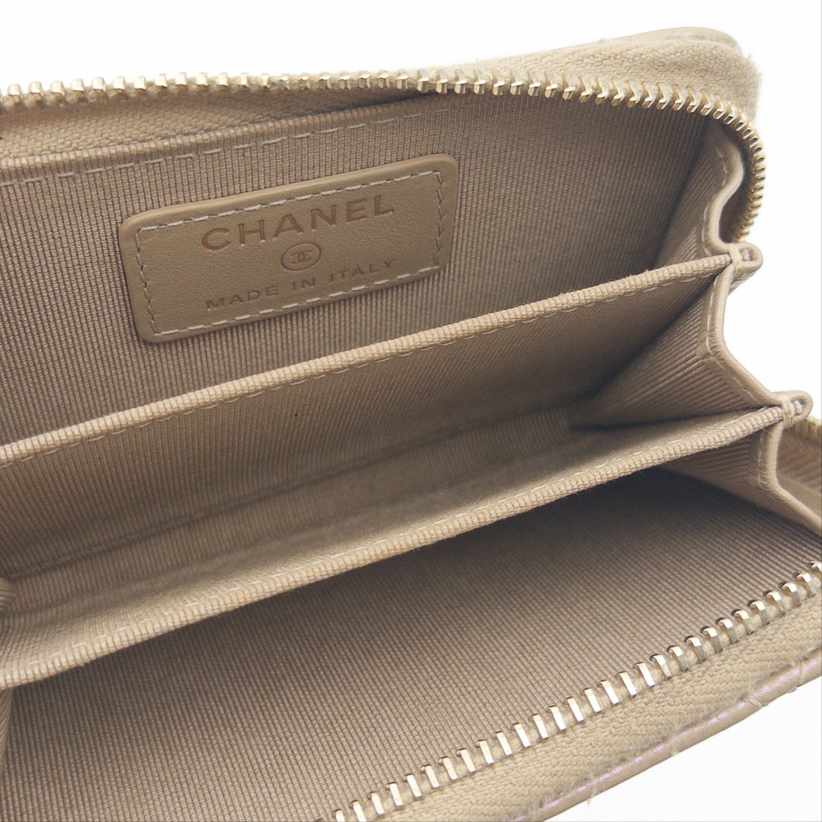 Pre-Owned Beige Caviar Leather Zip Wallet