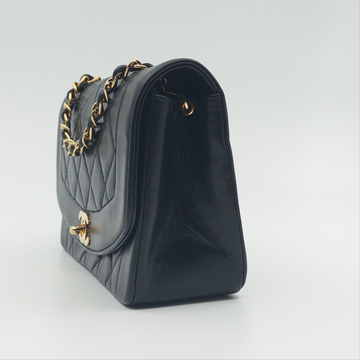 Pre-Owned Black Lambskin Diana Crossbody Bag
