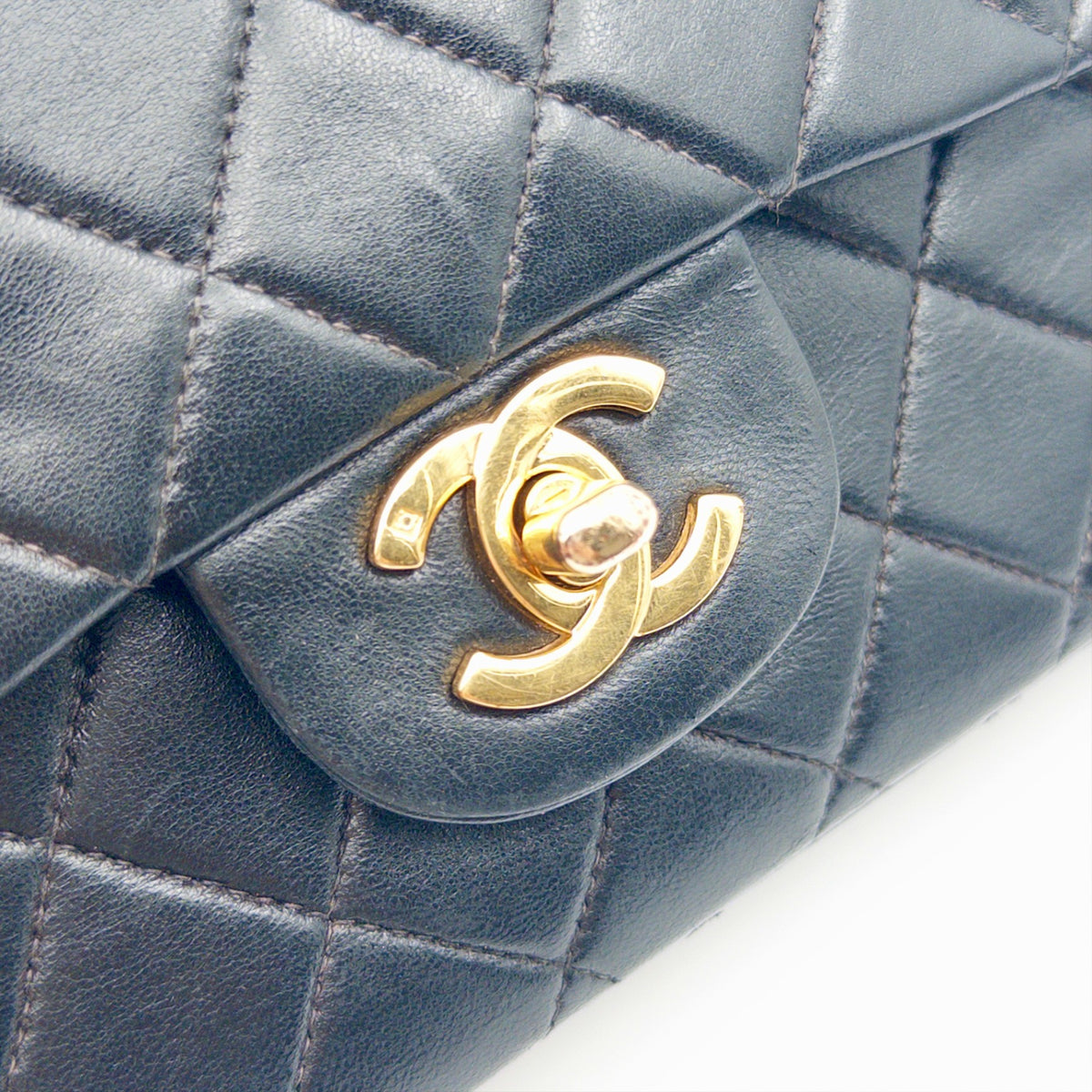 Pre-Owned Black Matelassé Medium Lambskin Classic Flap
