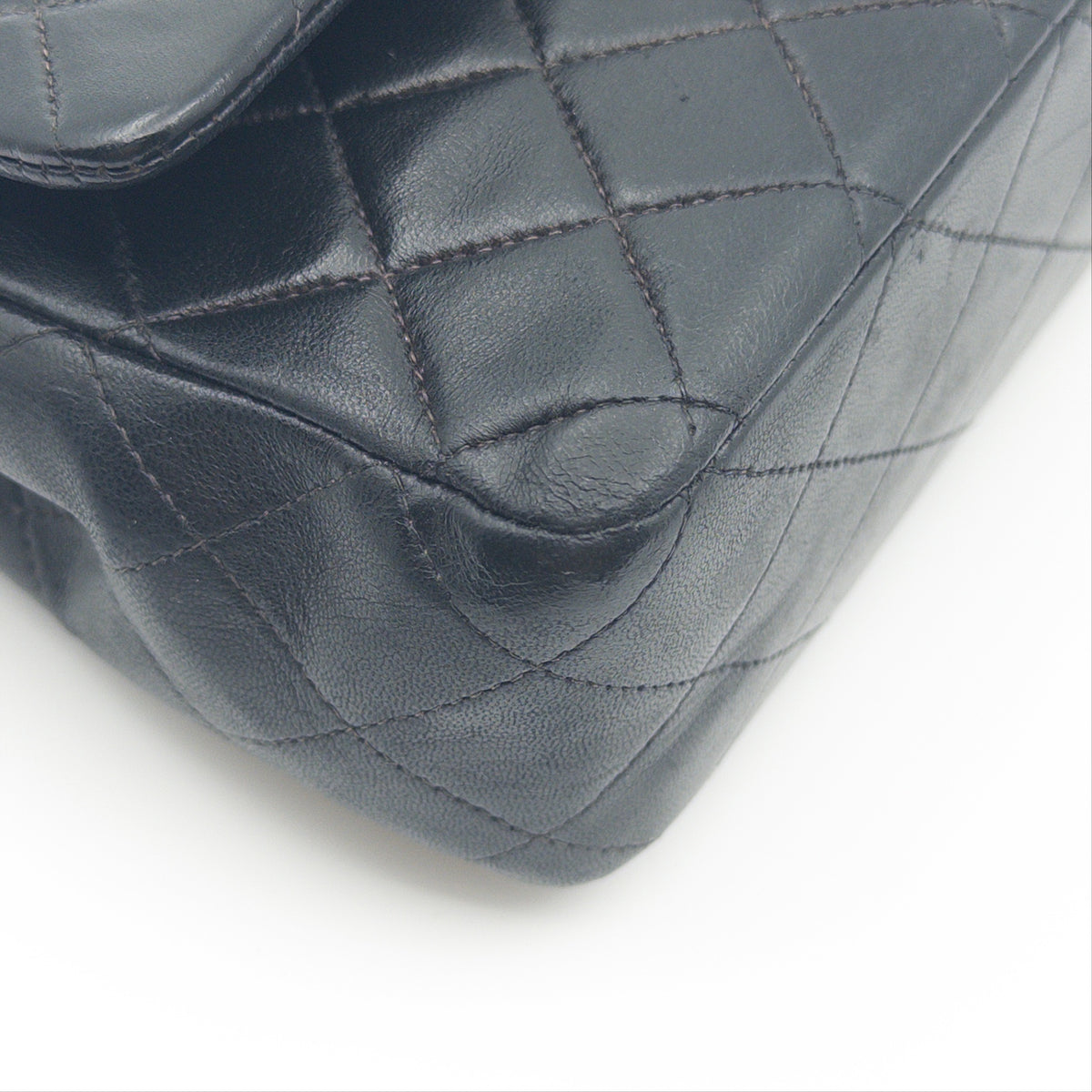 Pre-Owned Black Matelassé Medium Lambskin Classic Flap