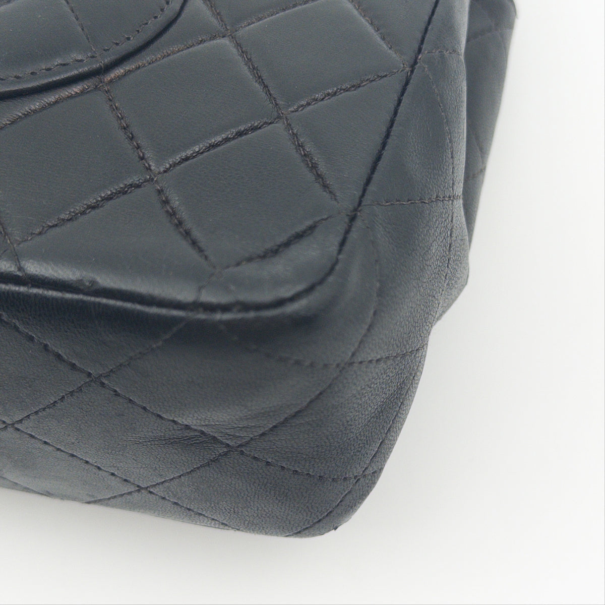 Pre-Owned Black Matelassé Medium Lambskin Classic Flap