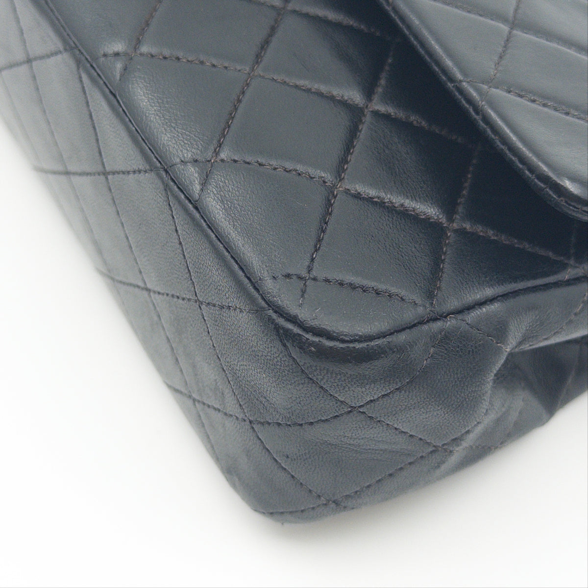 Pre-Owned Black Matelassé Medium Lambskin Classic Flap