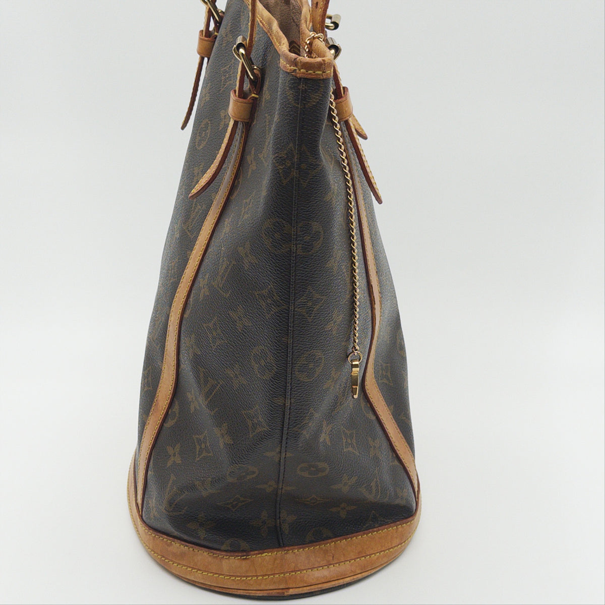 Pre-Owned LV Monogram MM Coated Canvas Bucket Bag