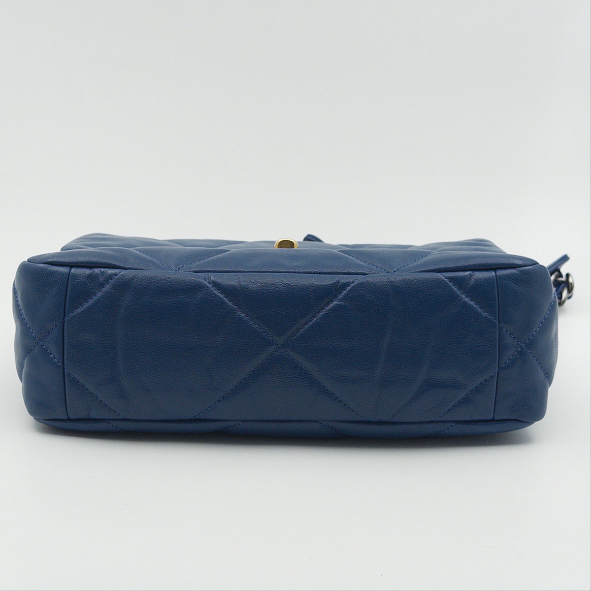 Pre-Owned Blue Shiny Lambskin 19 Single Flap Crossbody Bag