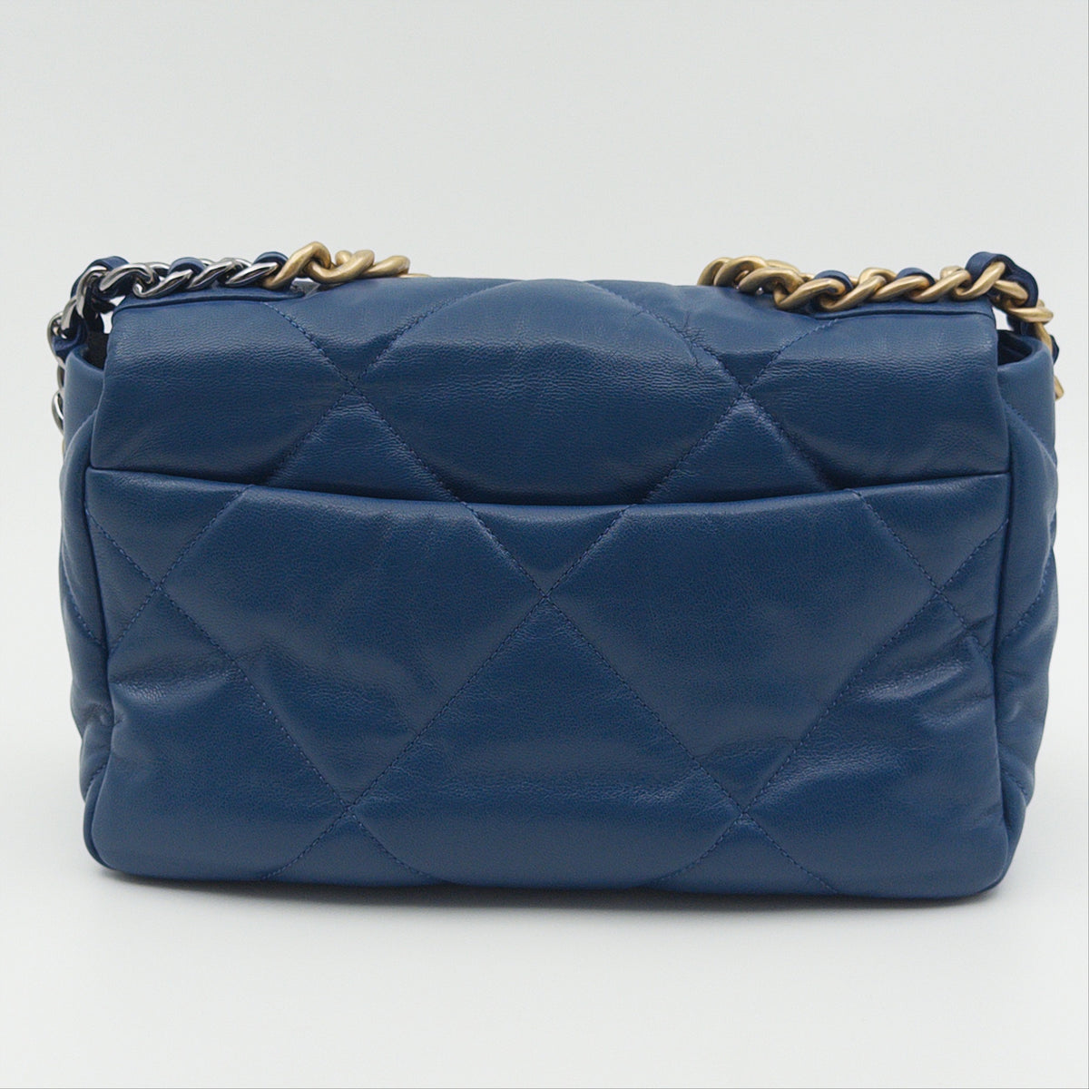 Pre-Owned Blue Shiny Lambskin 19 Single Flap Crossbody Bag