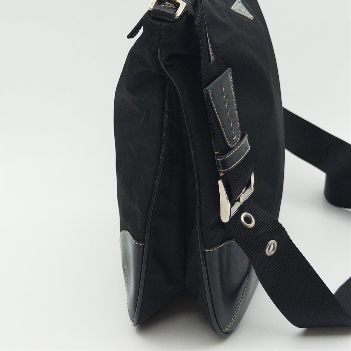 Pre-Owned Black Nylon Messenger Bag