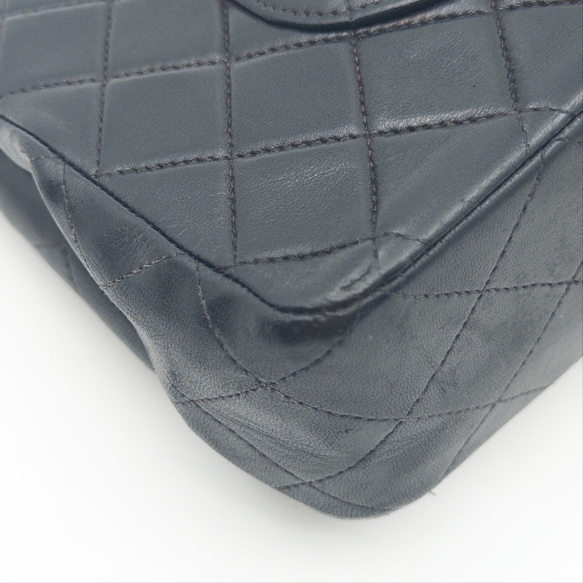 Pre-Owned Black Matelassé Medium Lambskin Classic Flap