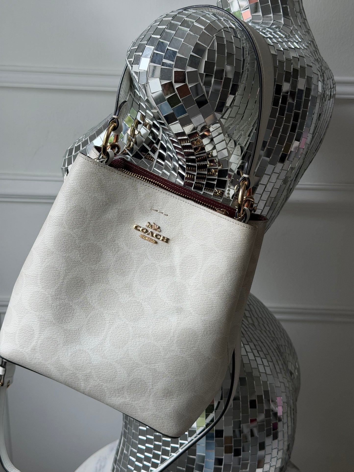 Pre-Owned White Monogram Coated Canvas Bucket Bag