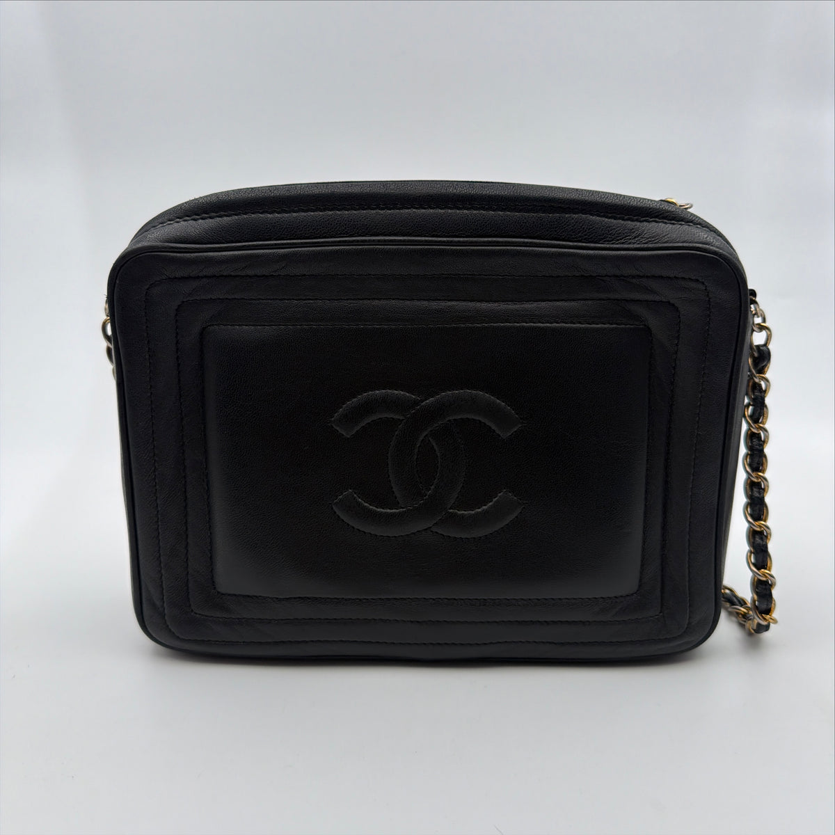 Pre-Owned Black CC Lambskin Camera Bag