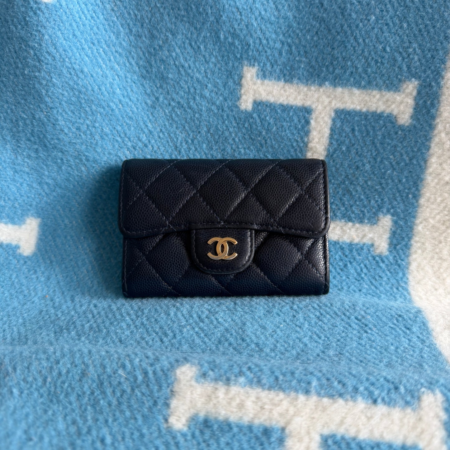 Pre-Owned Navy Classic Caviar Leather Wallet