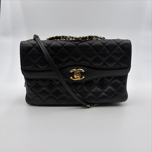 Pre-Owned Black Lambskin Single Flap Crossbody Bag