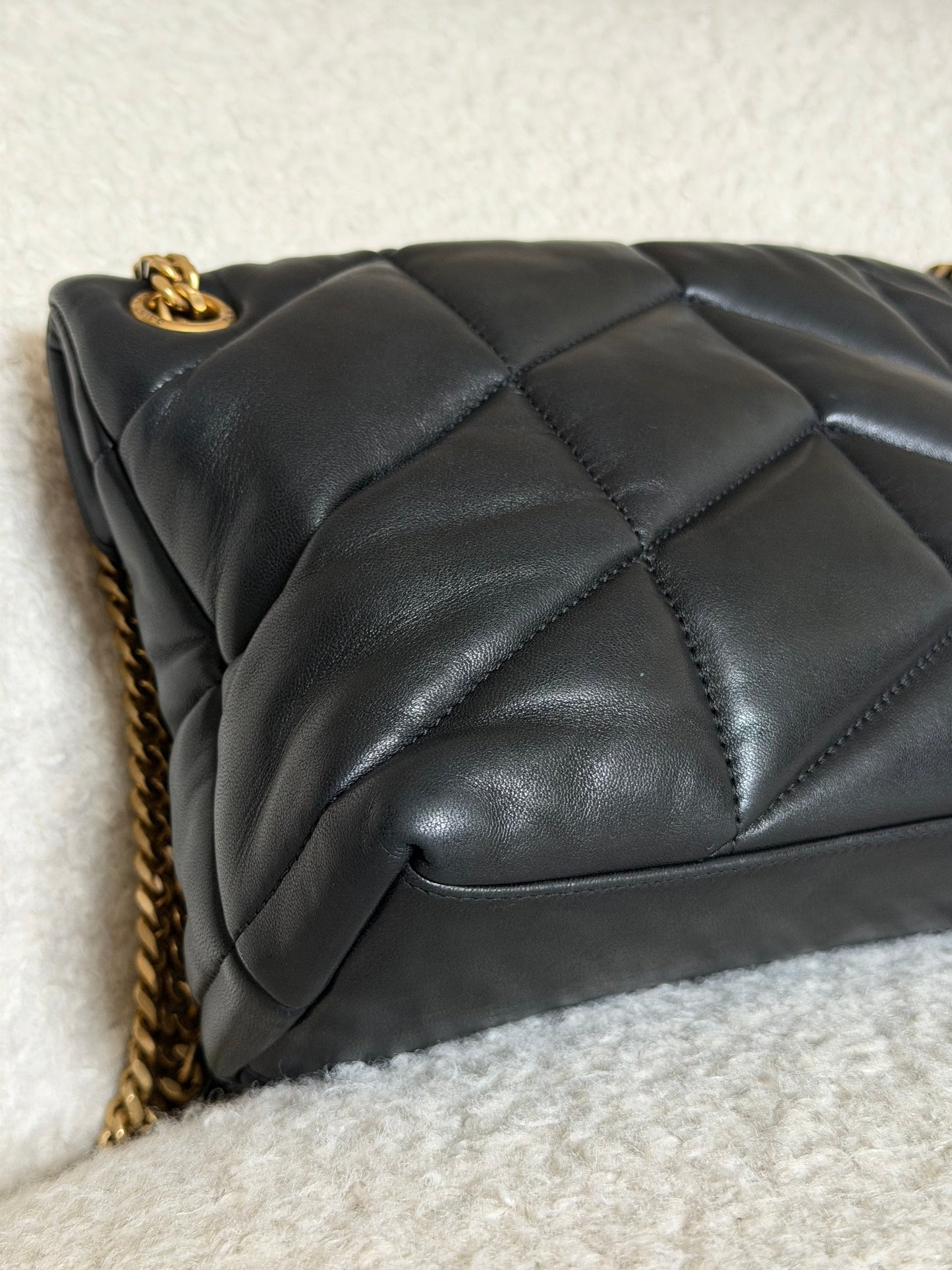 Pre-Owned Black Lambskin Leather Crossbody Bag