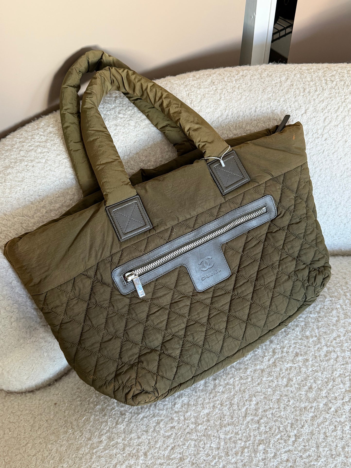 Pre-Owned Khaki Nylon Shopper Tote