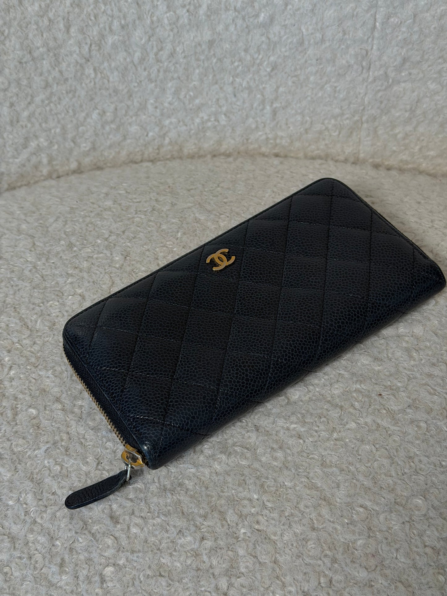 Pre-Owned Black Matelassé Caviar Leather Zip Wallet