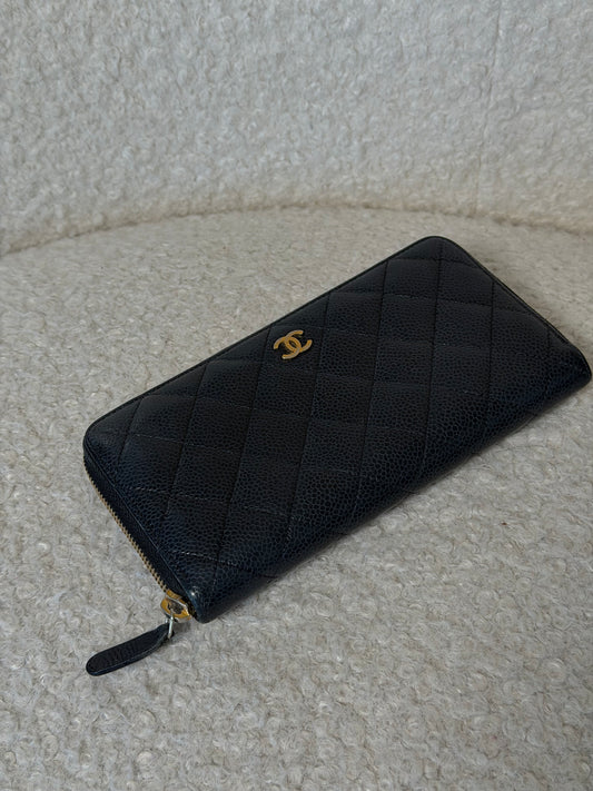 Pre-Owned Black Matelassé Caviar Leather Zip Wallet