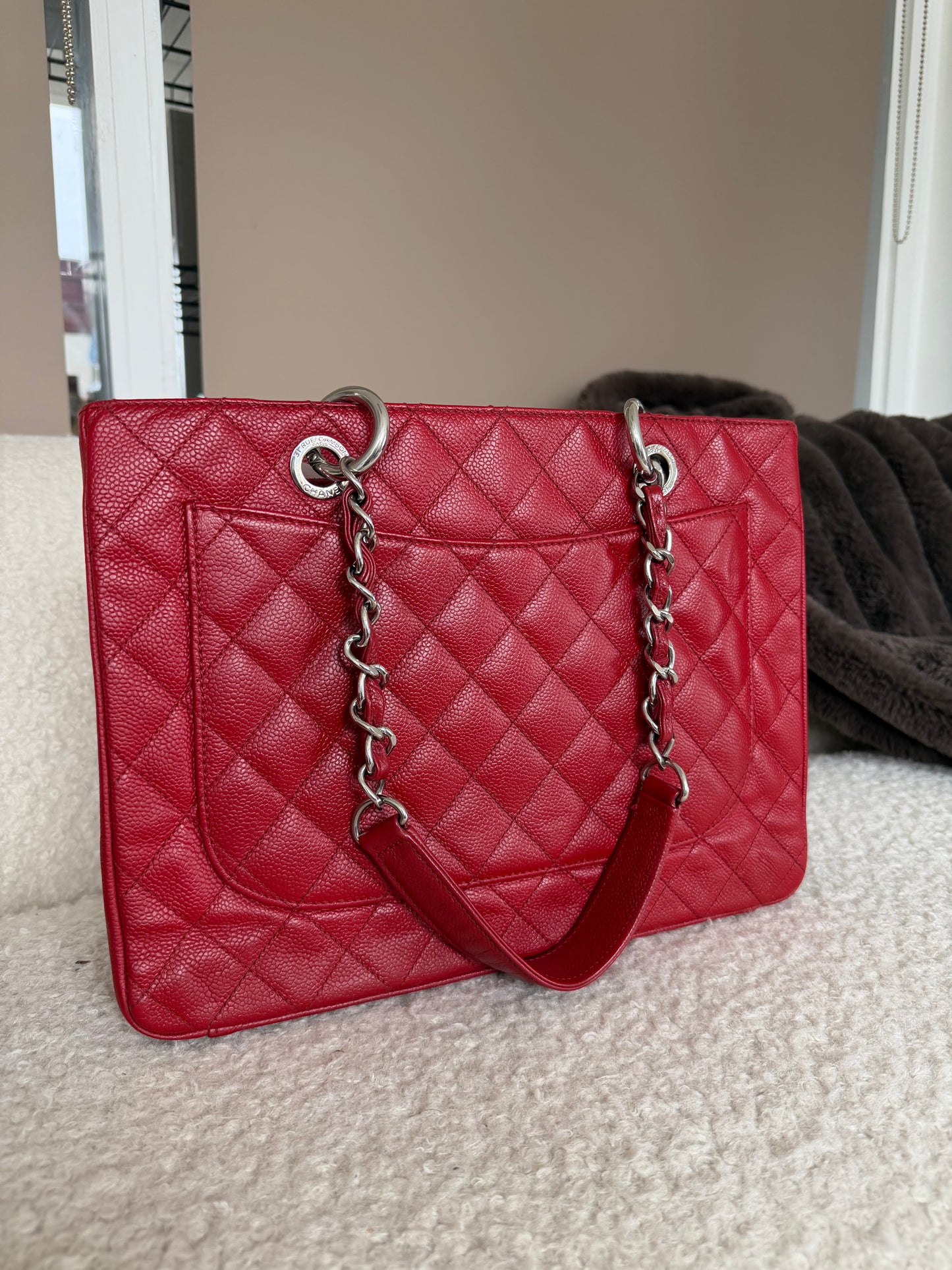 Pre-Owned Red Matelassé Caviar Leather GST Tote Handbag