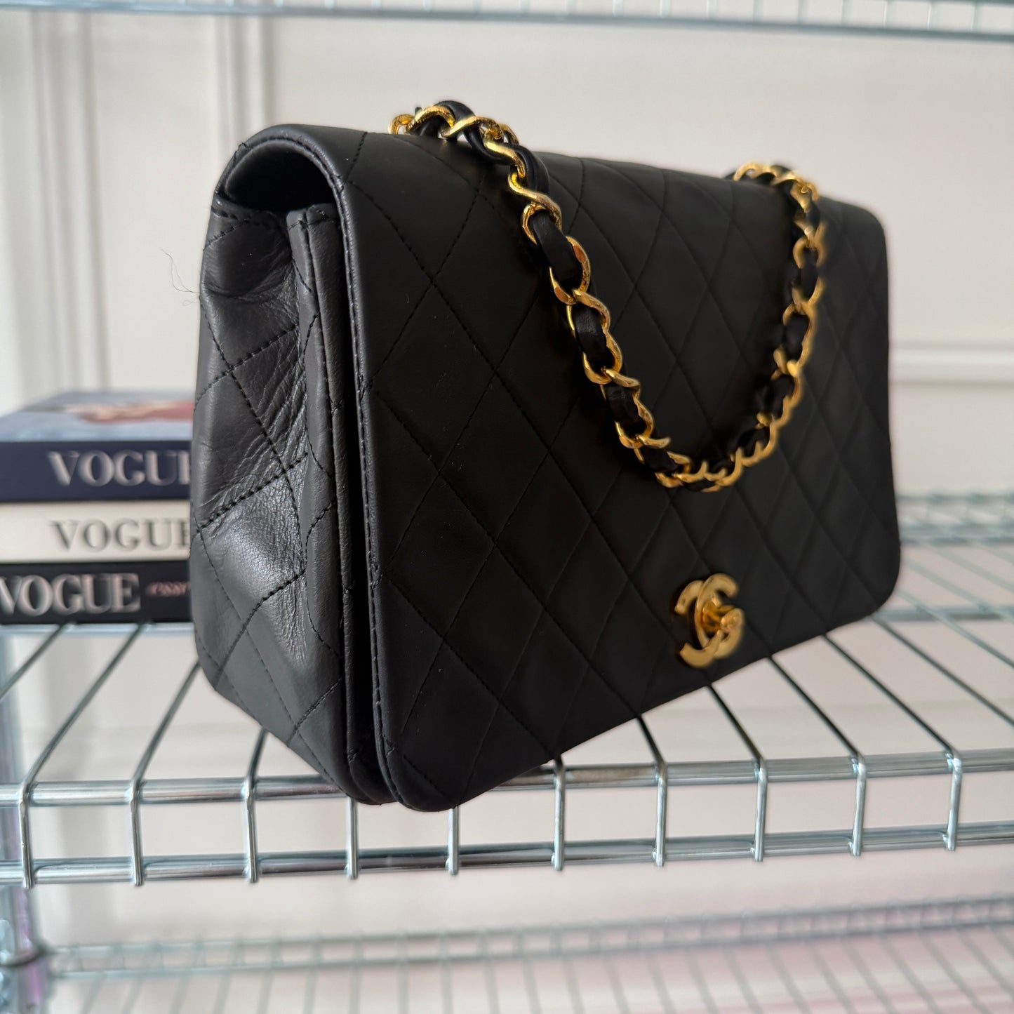 Pre-Owned Black Matelassé Lambskin Leather Full Flap Crossbody Bag