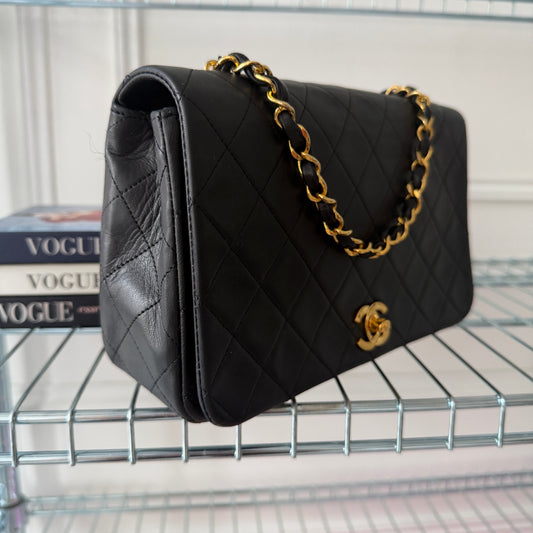 Pre-Owned Black Matelassé Lambskin Leather Full Flap Crossbody Bag